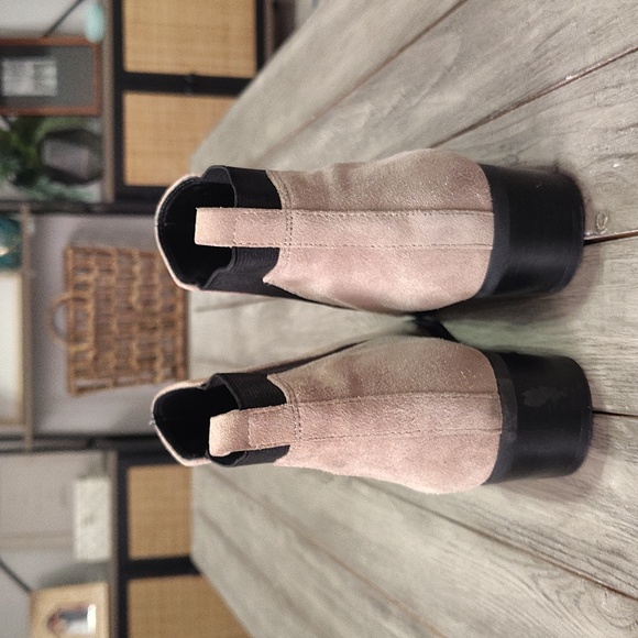 Marc Fisher Suede Ankle Boots In Light Tan Size Woman's 9 - Picture 9 of 11